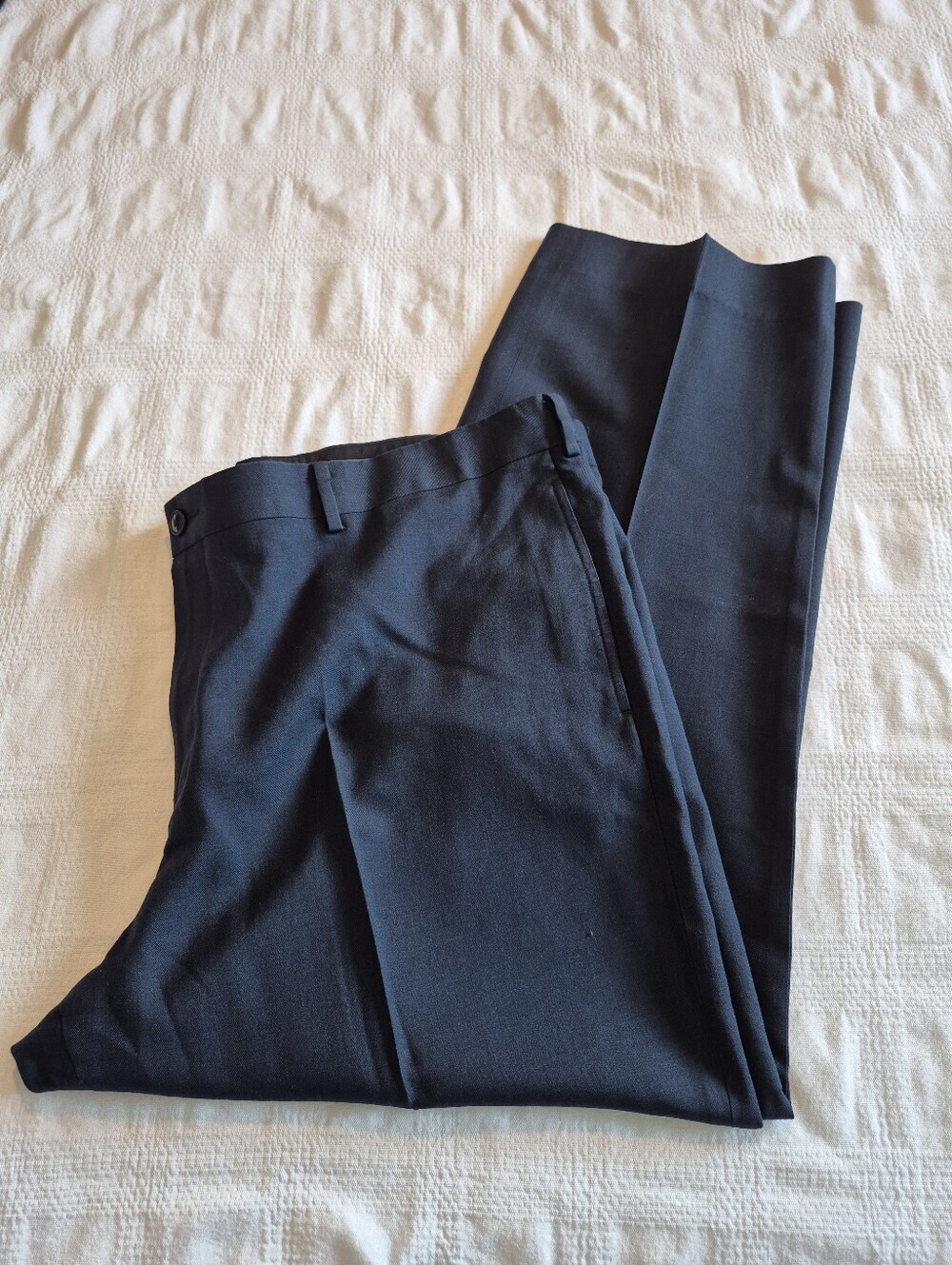 L. L. Bean men's navy 100% wool flat front dress pants ID # 285236 EUC